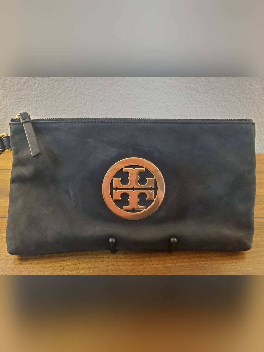 TORY BURCH CLUTCH IN PERFECT CONDITION!
